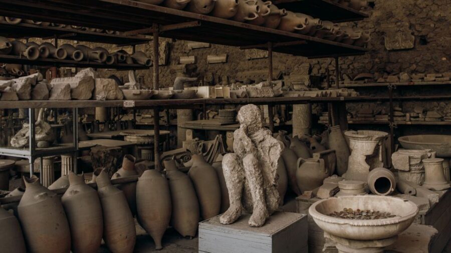 Pompeii: Skip-the-Line Guided Tour with Expert Archaeologist - Meeting at Via Villa dei Misteri: Finding Your Green-Sign Guide
