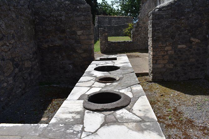 Pompeii Skip-the-line Tour with Archaeologist Guide - Gymnasium, gladiators’ barracks, and the commercial side of Pompeii