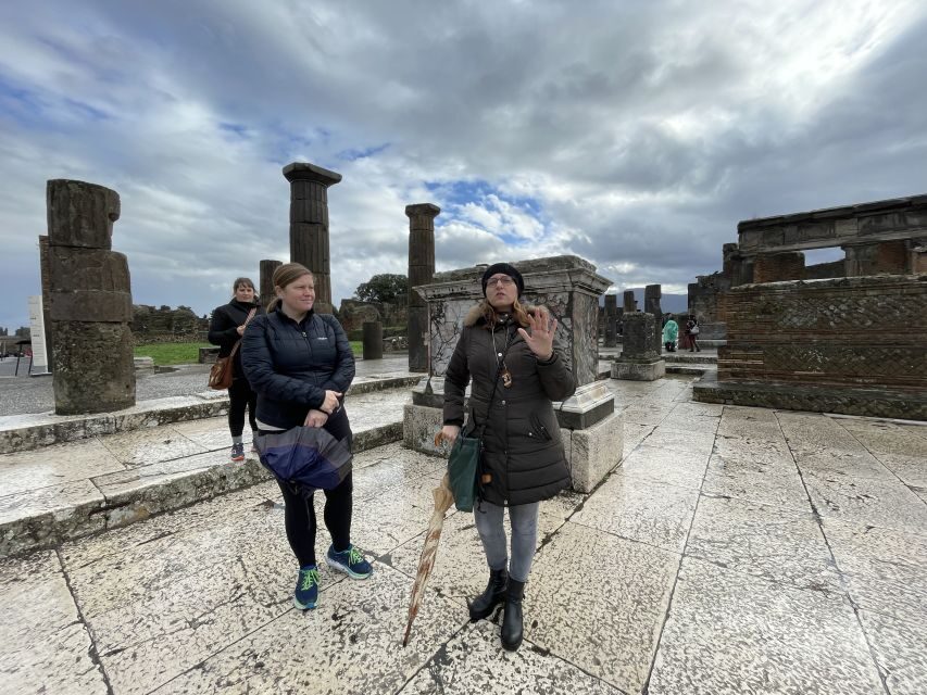 Pompeii: Small-Group Guided Tour with Skip-the-Line Ticket - Garden of the Fugitives: a dramatic, emotional pause