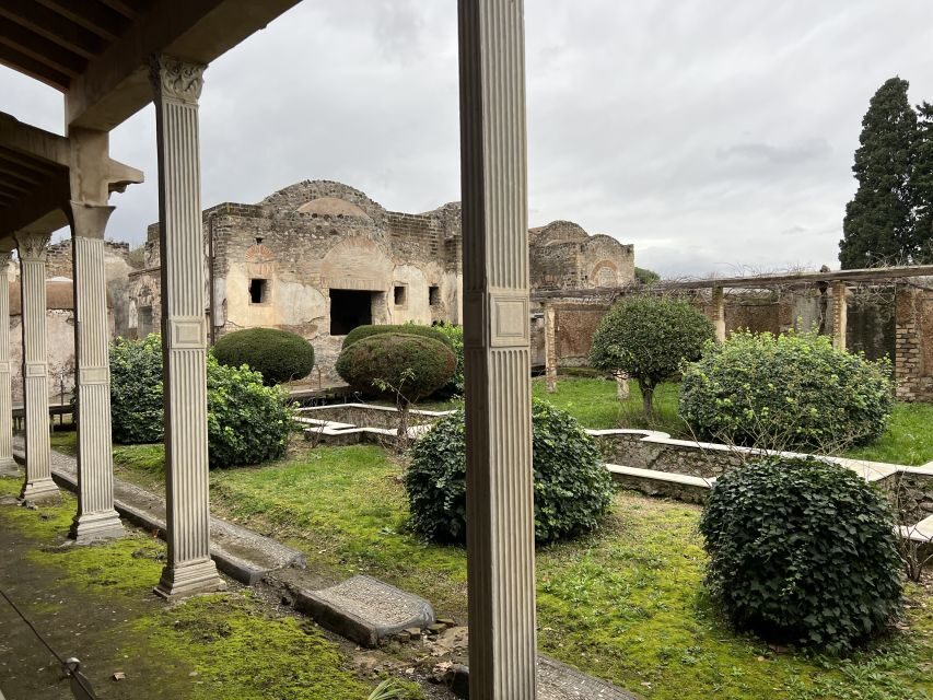 Pompeii: Small-Group Guided Tour with Skip-the-Line Ticket - Why a small-group Pompeii tour feels different than going alone