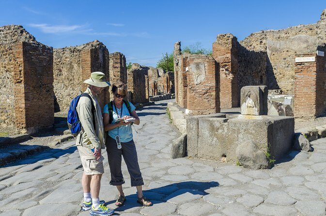 Pompeii Small Group Tour with an Archaeologist - Stabian Baths: the oldest thermal complex vibe