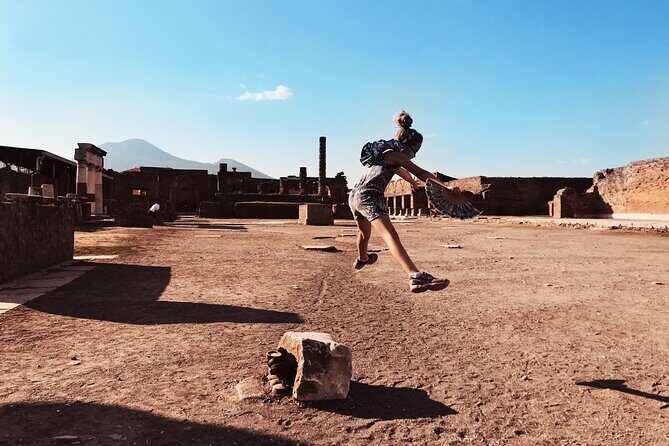 Pompeii Small Group with an Archaeologist and Skip The Line - Meet Your Archaeologist Guide (Eliana and the Stand-Ins)