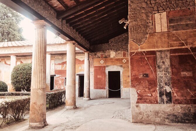 Pompeii Small Group with an Archaeologist and Skip The Line - Stabian Baths Frescoes: Pompeii Through the Lens of Daily Routine