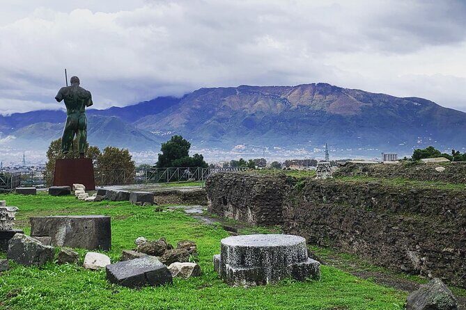 Pompeii tour with LOCAL GUIDE and SKIP THE LINE entrance - Skip-the-line priority entry, plus a real local guide