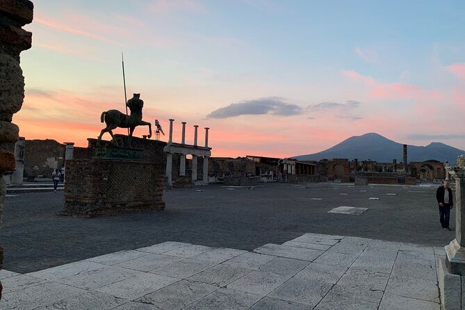Pompeii tour with LOCAL GUIDE and SKIP THE LINE entrance - Forum of Pompeii: the daily city engine
