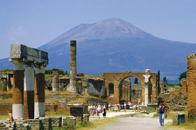 Pompeii with Wine Tasting and Lunch from Naples - The Cameos & Corals workshop stop (and why it can feel optional)