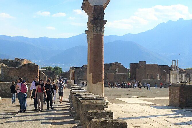 Private Skip The Line Archeo Tour Of Pompeii - Start at Piazza Esedra and Enter the Archaeological Park