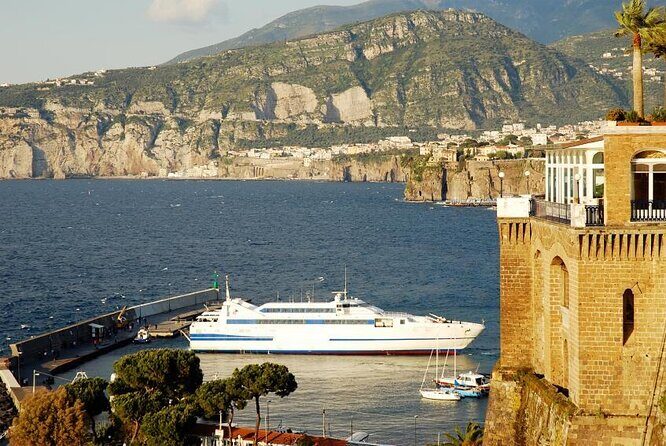 Rome to Pompeii, Sorrento & Capri: 2-Day South Italy Tour - Key points at a glance
