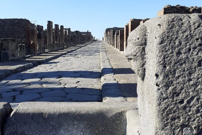 Semi - Private Tour of Pompeii with an Archaeologist - Where to Meet: Coffee Shop Vittoria and a 10:00 Start in Pompeii