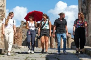 Stories of Pompeii: Small Group tour with archeology expert guide - Piazza Esedra start: what to do with timing and your shoes