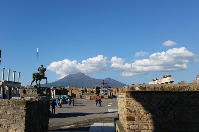 Tour in the ruins of Pompeii with an archaeologist - Start at Via Villa dei Misteri, end near Foro di Pompei