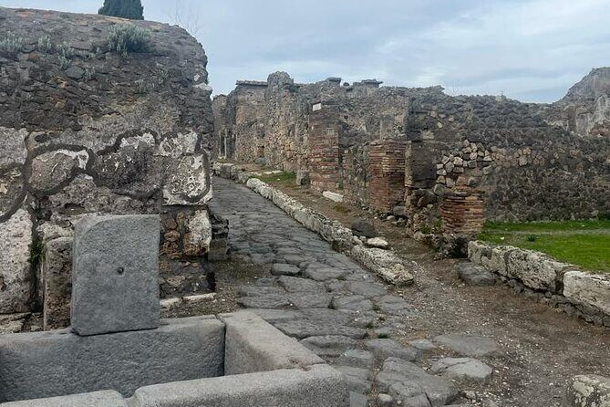 Tramvia Napoli Daily Trip to Pompeii Ruins - Guide energy: Fouad, Sergio, Alessandra, and Coro