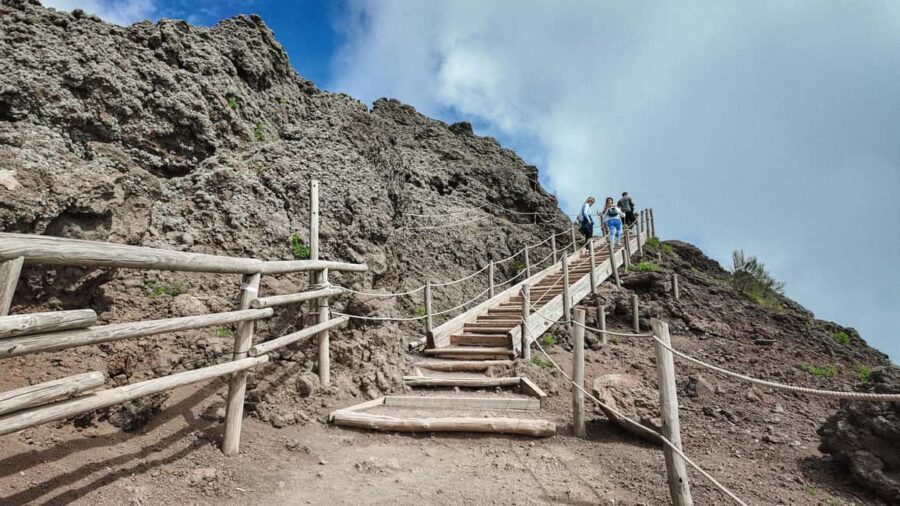 Vesuvius Volcano Experience: from Naples, Pompeii and Rome - Meeting Point Reality Check: Piazza Esedra Isn’t Always Obvious